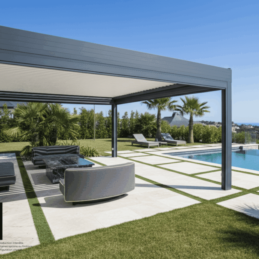 Pergola Murale Prestige au bord d'une piscine dans un espace luxueux
